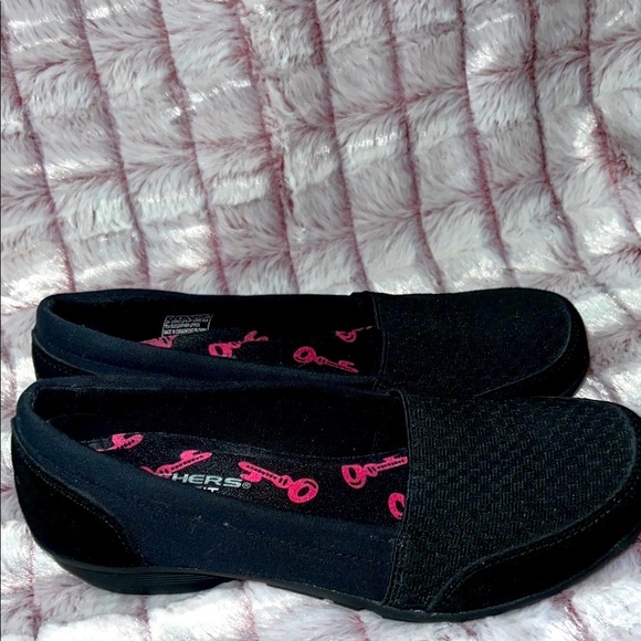 Skechers Black Slip-On Loafers for Everyday Comfort - Picture 4 of 16